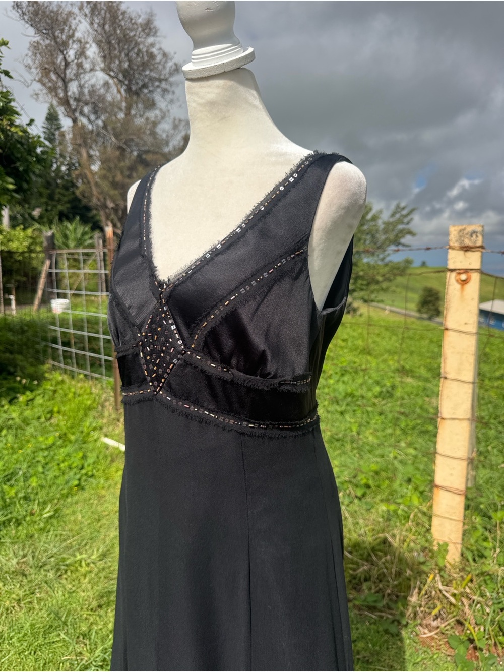 Vintage 90s Nine West Black Silk Embroidered Sleeveless Party Cocktail Dress 8 - Picture 2 of 8